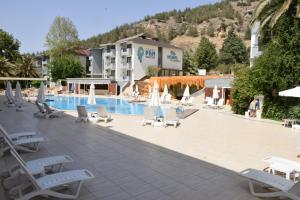 Bazén v ubytování Pam Thermal Hotel Clinic & Spa nebo v jeho okolí