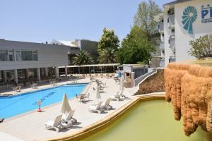 Bazén v ubytování Pam Thermal Hotel Clinic & Spa nebo v jeho okolí