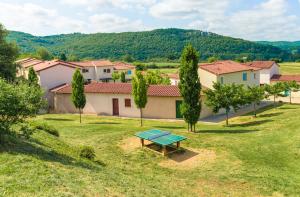 an aerial view of a house with a picnic table in the yard at Le Domaine des Cazelles by Ateya Vacances in Cajarc