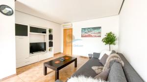 TV a/nebo společenská místnost v ubytování Sol da Rocha Studio by Sunny Deluxe