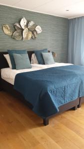 Een bed of bedden in een kamer bij B&B De Hazelaardij