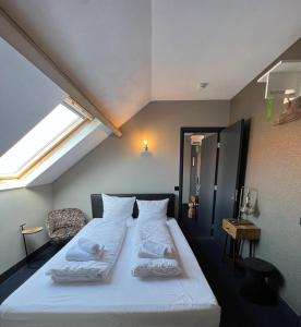 a hotel room with two beds and a window at Hotel Oostereiland in Hoorn