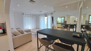 Zdjęcie z galerii obiektu Del Parque Flats Le Village Marbella Golf w Marbelli