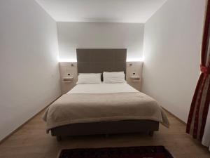 Postel nebo postele na pokoji v ubytování Hotel Dolomiti