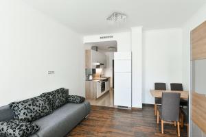 Kuchyňa alebo kuchynka v ubytovaní Apartmány Na Náměstí 85