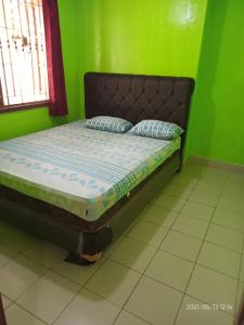 En eller flere senger på et rom på Lippo Carita Selatan