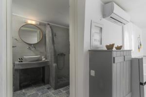 Koupelna v ubytování Almera Sea View Boat House