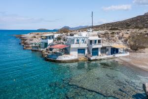 Gallery image of Almera Sea View Boat House in Adamas