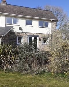 Gallery image of Woodpecker Cottage in Carnguwch