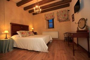 Postel nebo postele na pokoji v ubytování Posada Real del Buen Camino + 37 fotografií