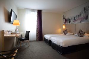 Voodi või voodid majutusasutuse The Originals Boutique, Actuel Hôtel, Saint-Etienne Aéroport toas