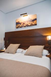 Postel nebo postele na pokoji v ubytování Ferreira Hostal Boutique