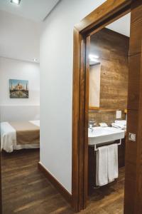 Postel nebo postele na pokoji v ubytování Ferreira Hostal Boutique