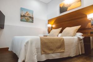 Postel nebo postele na pokoji v ubytování Ferreira Hostal Boutique