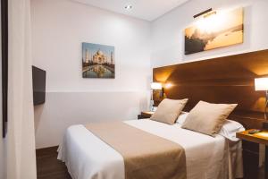 Postel nebo postele na pokoji v ubytování Ferreira Hostal Boutique