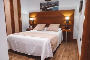 Postel nebo postele na pokoji v ubytování Ferreira Hostal Boutique