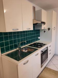 A cozinha ou cozinha compacta de Villa Oblò