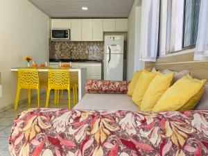 Η κουζίνα ή μικρή κουζίνα στο Apê em Guest House na Praia do Sul