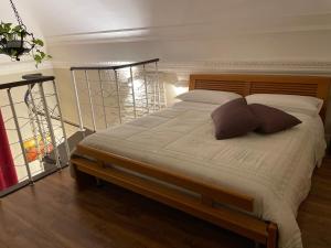 A bed or beds in a room at Katanehouse Charme
