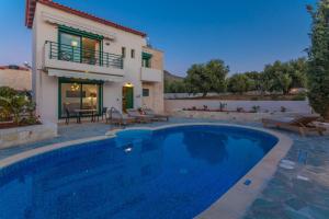 Bazén v ubytování Villa Dafni with Private Pool nebo v jeho okolí