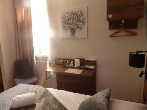 Postel nebo postele na pokoji v ubytování Hotel Le Rochegude