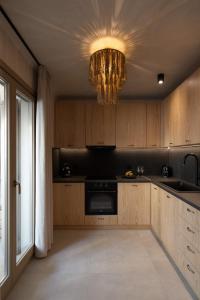 Virtuve vai virtuves zona naktsmītnē Areos Luxury Suites