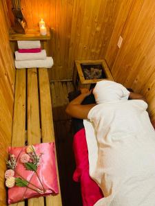 a couple of people in a sauna at Airport Doozy Guest House in Kempton Park