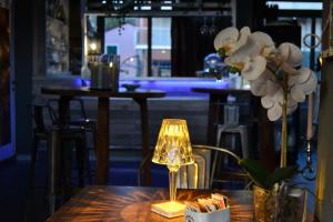 a table with a lamp and flowers on it at Hotel Sereno in Sestri Levante