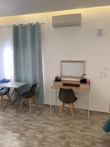 Gallery image of Santorini studio for 2 person in Athens near sea& center in Athens