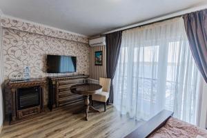 TV a/nebo společenská místnost v ubytování Guest House Villa Lamperti