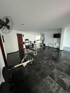a room with a gym with several exercise equipment at Apartamento no Guarujá Enseada a beira mar, ótima localidade e com ar condicionado in Guarujá