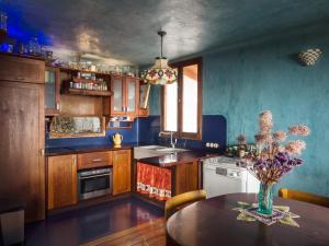 Kuchyň nebo kuchyňský kout v ubytování casa bioclimática