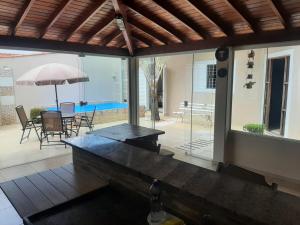 Αίθριο ή υπαίθριος χώρος στο Casa agradável com área externa e piscina