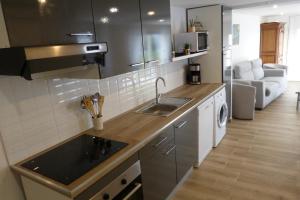 Η κουζίνα ή μικρή κουζίνα στο Mini villa T2 climatisée, vue mer, cosy & moderne +21 φωτογραφίες