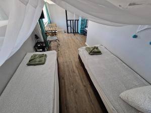 Ένα ή περισσότερα κρεβάτια σε δωμάτιο στο Jani's Beach House