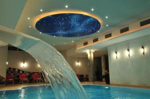 Bassein majutusasutuses Hotel Waldkrug või selle lähedal