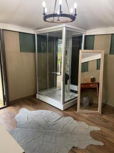 Pine Mountain RV Resort客房内的一张或多张床位