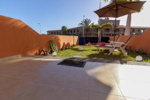 Foto de la galería de Duplex Meloneras with Free Wifi and private Garden en Meloneras