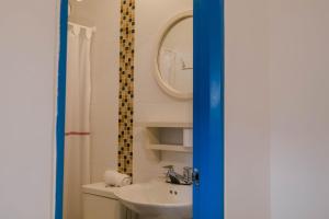 Koupelna v ubytování Meraki Boutique Hostel + 37 fotografií