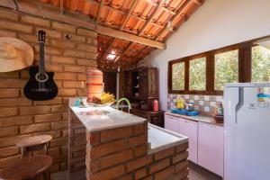 A cozinha ou cozinha compacta de Lilás Hospedagem e Terapias