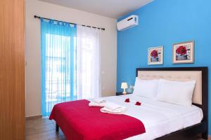 A bed or beds in a room at Villa in Nopigia with private pool