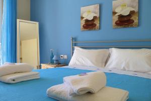 A bed or beds in a room at Villa in Nopigia with private pool
