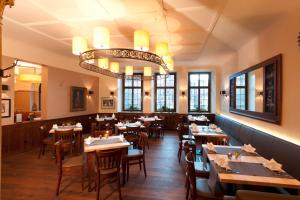 Restaurace v ubytování Stadt-gut-Hotel Gasthof Goldener Adler