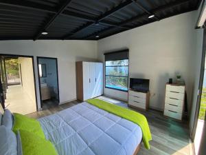 Katil atau katil-katil dalam bilik di Solaris Glamping Exclusive