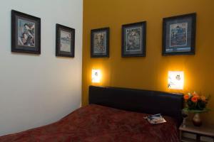 Posteľ alebo postele v izbe v ubytovaní Stunning 2 Double Br Apartment In The Heart Of Budapest + 14 fotografií