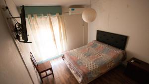 
a bedroom with a bed and a lamp at Departamento en Villa Carlos paz in Villa Carlos Paz
