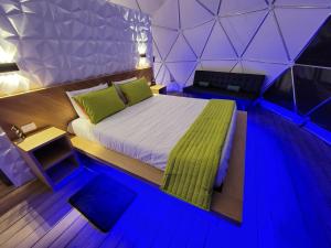 Katil atau katil-katil dalam bilik di Solaris Glamping Exclusive