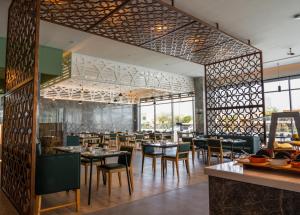 Restoran ili neka druga zalogajnica u objektu Al Khoory Courtyard Hotel