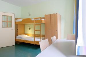 Cama ou camas em um quarto em Jugendherberge Wien - Myrthengasse