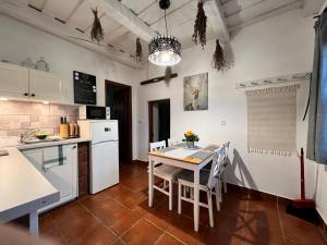 a kitchen and dining room with a table and chairs at Cseri Porta in Szalafő